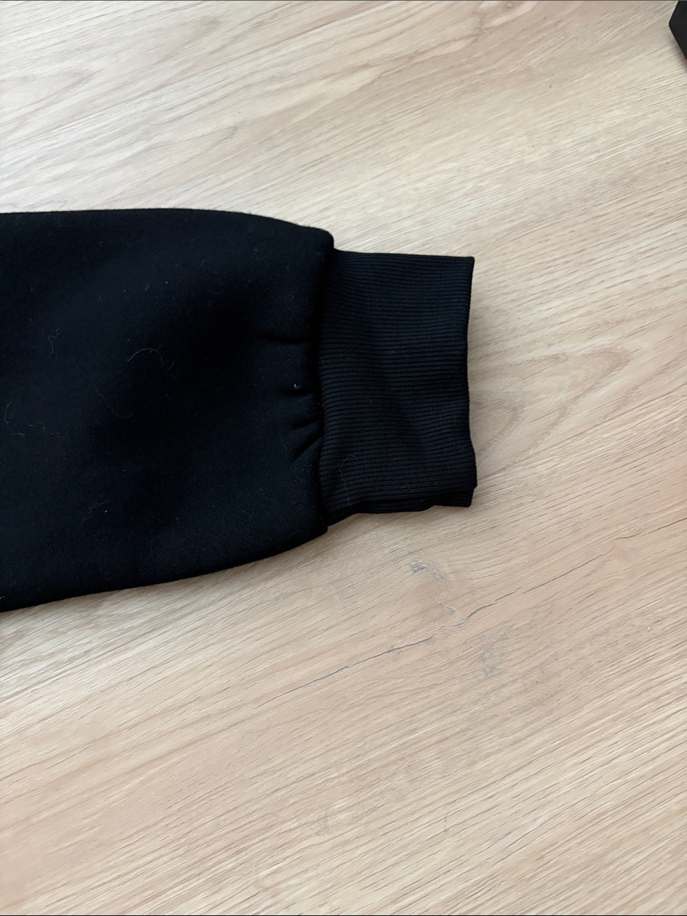 Comfrt Black Sweatshirt - Picture 7 of 9